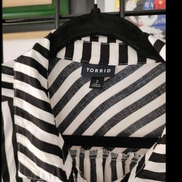 Torrid 2 Stretch Challis Button-Front Blouse – Black & White Stripe Shirt - Picture 3 of 7